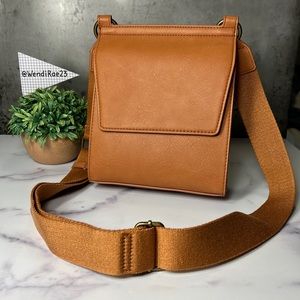 Universal Thread Goods Co camel crossbody w/adjustable strap